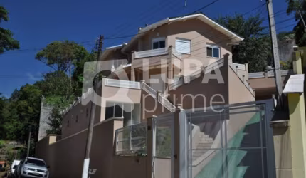 SOBRADO CONDOMINIO FECHADO - SERRA DA CANTAREIRA