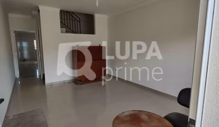 Sobrado à venda na Vila Gustavo!