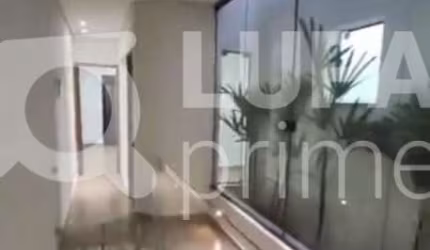 Sobrado com 3 dormitórios sendo 1 suíte á venda no Parque Vitória