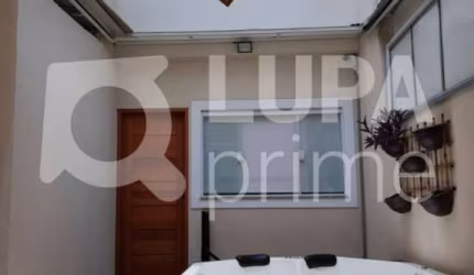 Sobrado  espaçoso com 2 dormitórios 1 suíte e 4 vagas à venda no Tucuruvi!