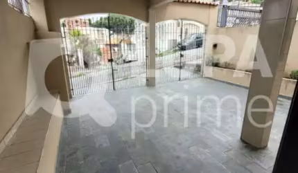 Sobrado com 4 dormitórios sendo 1 suíte á venda no Parque Casa de Pedra