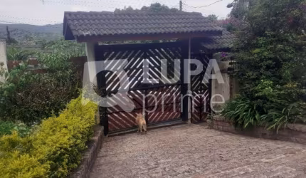 Sobrado com 4 dormitórios sendo 2 suítes á venda no Alpes da Cantareira