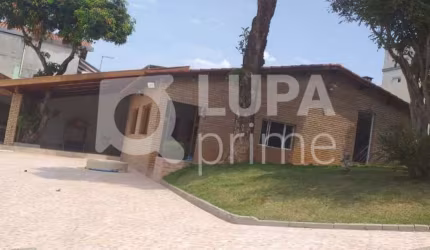 Casa Térrea com 3 dormitórios sendo 1 suíte á venda no Parque Mandaqui