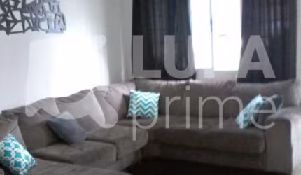 Sobrado com 3 dormitórios sendo 1 suíte á venda no Jardim Daysy!