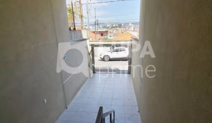 Sobrado com 3 dormitórios sendo suítes á venda na Água Fria