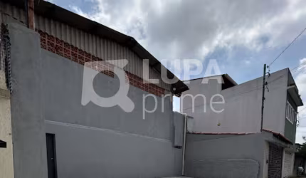 Galpão comercial com 216 metros á venda na Vila Nova Mazzei