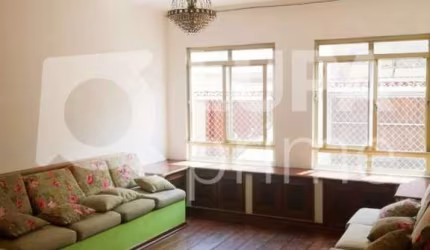Casa semi geminada com 3 dormitórios de 270m² à venda, na Vila Amália