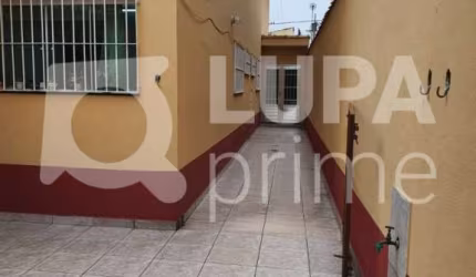 Sobrado com 3 dormitórios sendo 1 suíte á venda no Jardim Leonor Mendes de Barros
