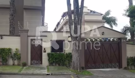 Sobrado em condomínio à venda na Vila Pedra Branca!
