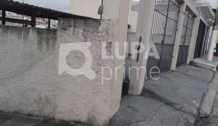 SOBRADO 4 DORMITÓRIOS Á VENDA - VILA GUSTAVO