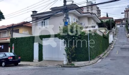 Sobrado com 3 dormitórios sendo suítes á venda na Vila Aurora