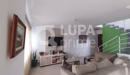 Sobrado com 3 dormitórios a venda na Vila Roque