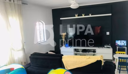 Sobrado com 3 dormitórios à venda na Vila Gustavo!