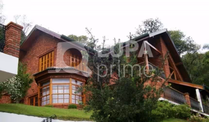 Sobrado em condomínio fechado à venda com 4 suítes em Mairiporã!