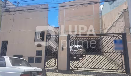 Sobrado em condomínio com 2 dormitórios sendo 1 Suíte á venda na Vila Nivi