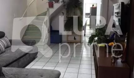 Casa a venda com 3 dormitórios e 1  vaga na Vila Gustavo