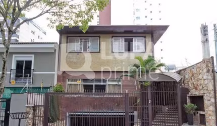Sobrado com 4 dormitórios sendo 2 suítes para locação em Santana