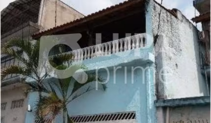 SOBRADO - VILA ALBERTINA.