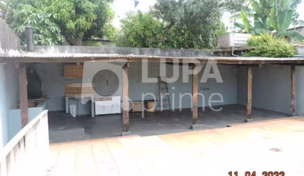 Casa assobradada com 3 dormitórios sendo 1 suíte à venda na Vila Dom Pedro II !