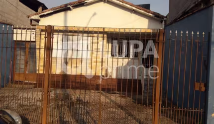 CASA TÉRREA COM 2 QUARTOS E 3 VAGAS DE GARAGEM A VENDA NA VILA MEDEIROS