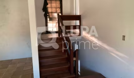 Sobrado comercial com 8 salas para locação na Água FRIA!
