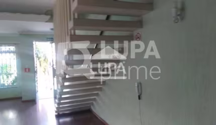 Sobrado comercial com 129 metros de área construída à venda no Imirim!