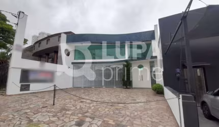 Salão comercial com 350 metros para locação na Vila Paulicéia