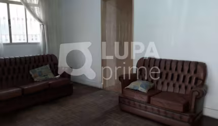 CASA TÉRREA COM 2 QUARTOS E 3 VAGAS A VENDA NA VILA GUSTAVO