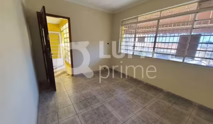 CASA COM 2 QUARTOS E 2 VAGAS DE GARAGEM A VENDA NA VILA MEDEIROS
