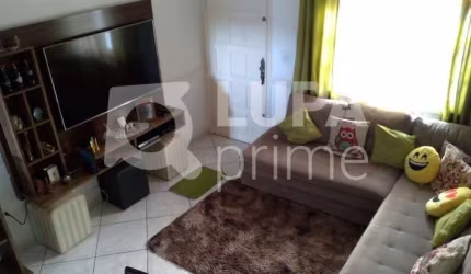 Sobrado em condomínio fechado à venda na Vila Amália!