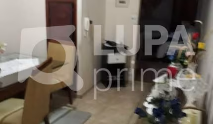 SOBRADO COM 3 DORMITORIOS (2 SUÍTES) Á VENDA NA VILA EDE