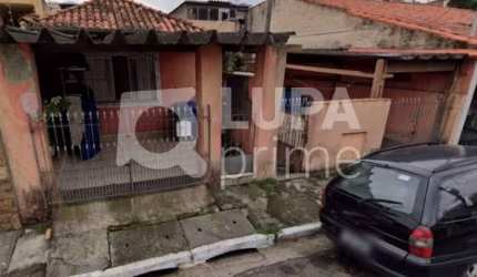Terreno com 6 casas para renda à venda na Vila Ede!