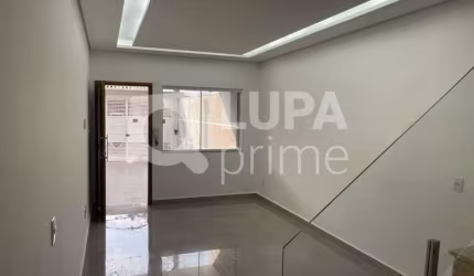 Sobrado com 3 dormitórios sendo suítes á venda no Parque Vitória