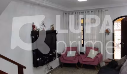 Sobrado com 3 dormitórios sendo 1 suíte á venda na Vila Nova Mazzei