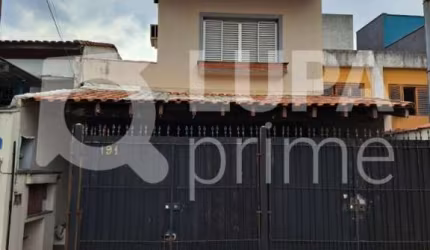 Sobrado com 3 dormitórios sendo 2 suítes á venda na Vila Gustavo