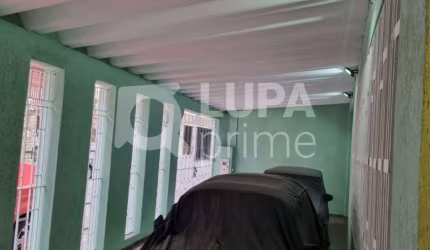 Casa térrea com 2 dormitórios à venda na Vila Aurora!