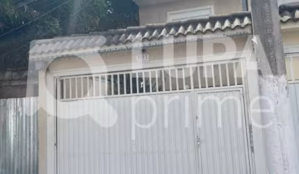 Sobrado com 3 dormitórios sendo 3 suítes para locação na Vila Romero.