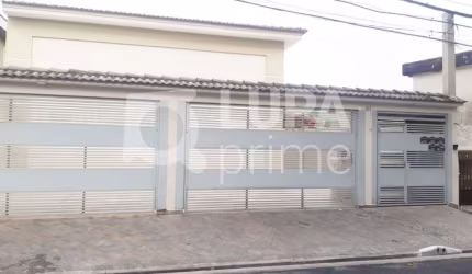 Sobrado em condomínio fechado com 2 dormitórios sendo suítes á venda no Parque Casa de Pedra!