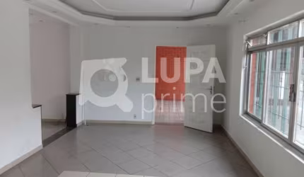 Casa Térrea com 3 dormitórios, sendo 2 suítes e 5 vagas á venda na Vila Santa Terezinha