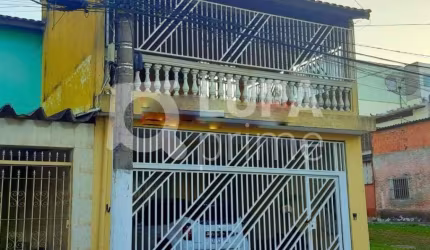 Sobrado com 3 dormitórios á venda no Parque Casa De Pedra