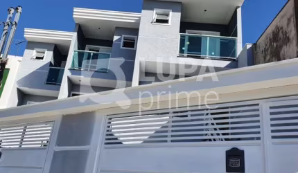 Sobrado espaçoso com 3 dormitórios (suítes) e 5 banheiros para venda na Vila Constança