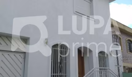 Sobrado com 3 suítes, churrasqueira e 3 vagas á venda no Jardim São Paulo !