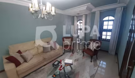 Sobrado com 3 dormitórios de 127m² à venda, na Vila Gustavo