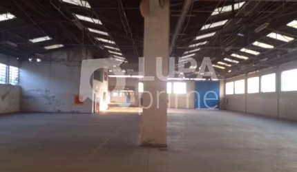 Galpão/ Salão Comercial com 3640 metros, no Bairro do Limao