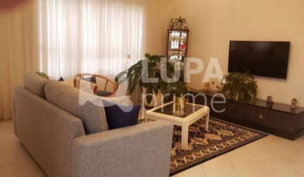 Casa em condomínio fechado com 3 dormitórios no Horto Florestal!
