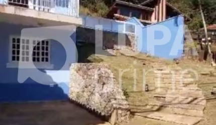 Casa à venda em Condomínio Fechado-Vila Santos- 4 dormitórios- 1 suíte 1 sala,  3 banheiros, 3 vagas