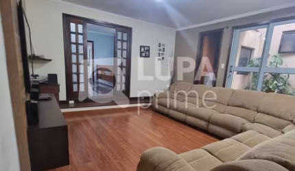 Casa a venda com 3 dormitórios e salão comercial no Jardim Tremembé