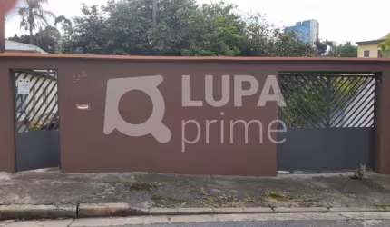 Terreno com 2 casas de 524m² à venda, no Piqueri