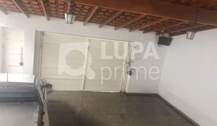 Casa Térrea com 3 dormitórios sendo 1 suíte á venda no Tucuruvi com piscina