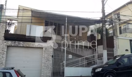 Sobrado 350m², 8 dormitórios sendo 3 suítes, sala, cozinha, lavanderia, 5 banheiros, 3 vagas